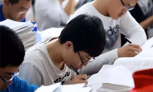 高一讓北大承諾降200分錄取,高二直接保送,這個少年有什麼能力