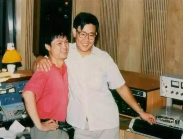 廣東台主持人鄭達,妻子是一名會計師,至今已恩愛相守近30年