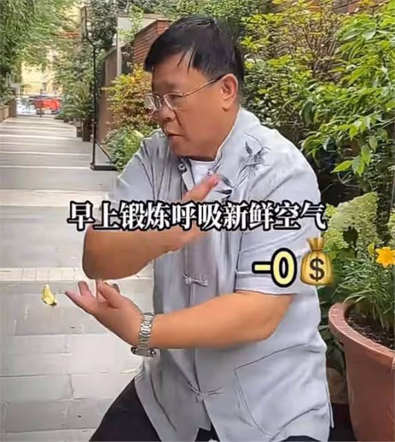 廣東台主持人鄭達,妻子是一名會計師,至今已恩愛相守近30年