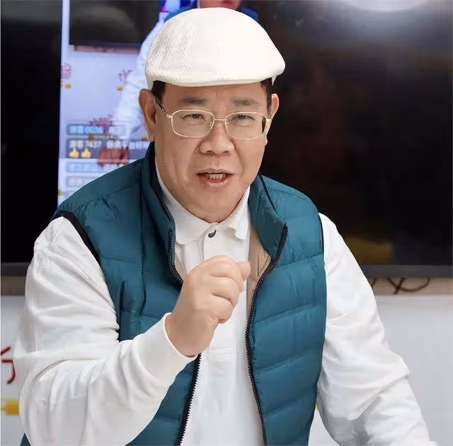 廣東台主持人鄭達,妻子是一名會計師,至今已恩愛相守近30年