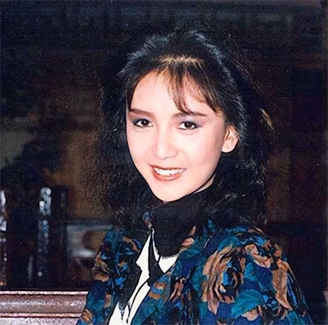 曾華倩:和富豪老公離婚後,10年辛苦付出把兒子培養成了游泳名將