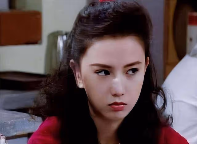 曾華倩:和富豪老公離婚後,10年辛苦付出把兒子培養成了游泳名將