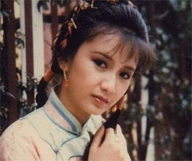 曾華倩:和富豪老公離婚後,10年辛苦付出把兒子培養成了游泳名將
