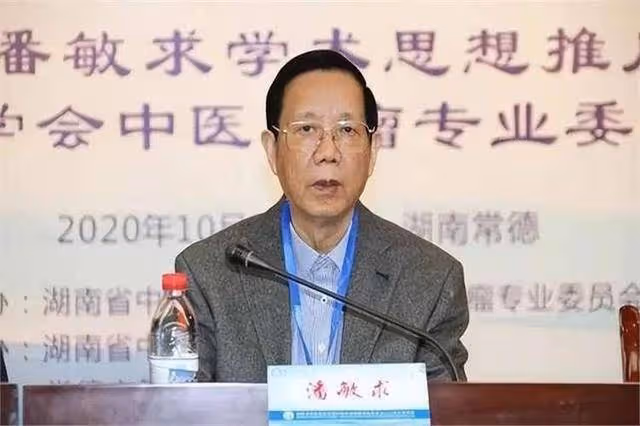 他是中醫傳承人,專收醫院不收的癌症患者,編撰《腫瘤治療大全》