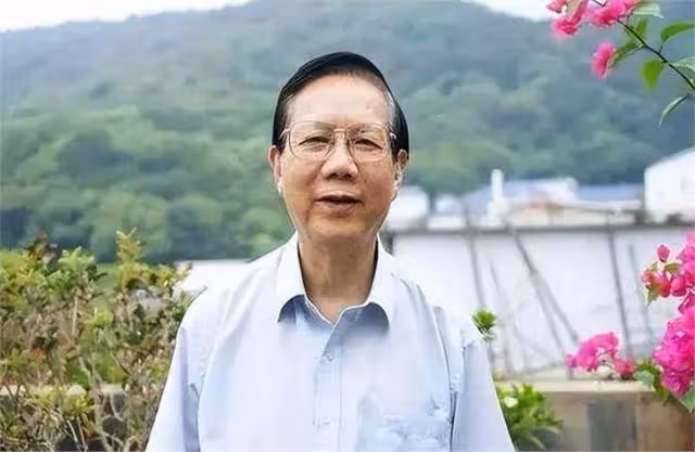 他是中醫傳承人,專收醫院不收的癌症患者,編撰《腫瘤治療大全》