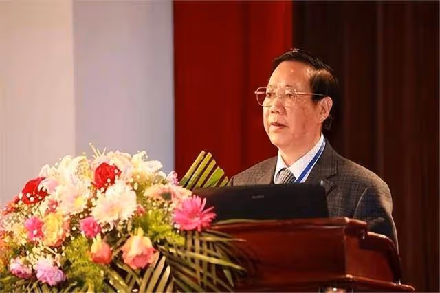 他是中醫傳承人,專收醫院不收的癌症患者,編撰《腫瘤治療大全》