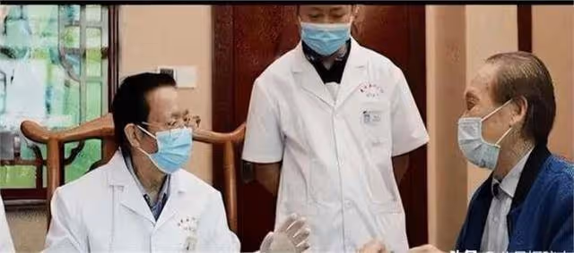 他是中醫傳承人,專收醫院不收的癌症患者,編撰《腫瘤治療大全》