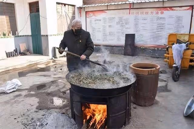 他是中醫傳承人,專收醫院不收的癌症患者,編撰《腫瘤治療大全》