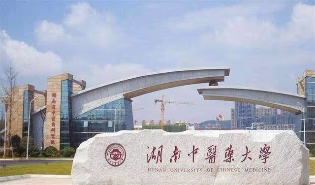 他是中醫傳承人,專收醫院不收的癌症患者,編撰《腫瘤治療大全》