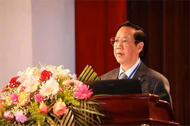 他是中醫傳承人,專收醫院不收的癌症患者,編撰《腫瘤治療大全》