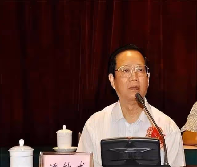 他是中醫傳承人,專收醫院不收的癌症患者,編撰《腫瘤治療大全》