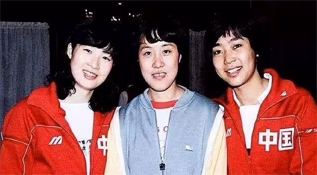 她是女排唯一的五冠王,退役下海經商身家上億,女兒是清華博士