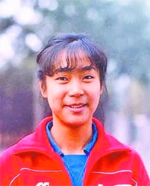 她是女排唯一的五冠王,退役下海經商身家上億,女兒是清華博士