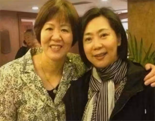 她是女排唯一的五冠王,退役下海經商身家上億,女兒是清華博士