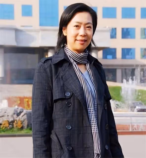 她是女排唯一的五冠王,退役下海經商身家上億,女兒是清華博士