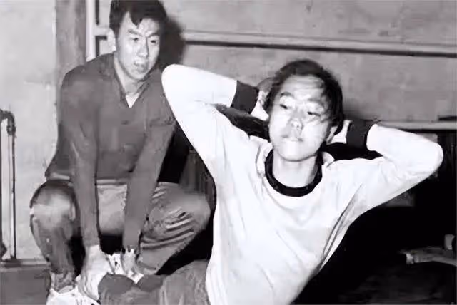 她是女排唯一的五冠王,退役下海經商身家上億,女兒是清華博士