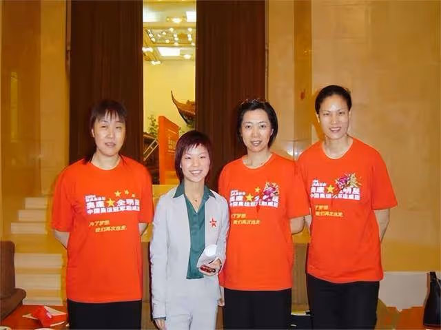 她是女排唯一的五冠王,退役下海經商身家上億,女兒是清華博士