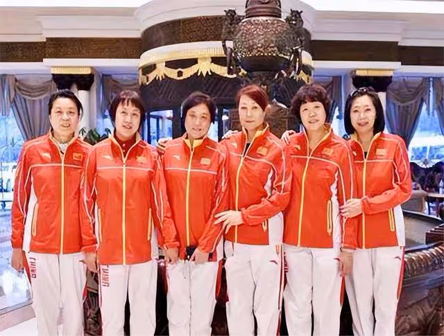 她是女排唯一的五冠王,退役下海經商身家上億,女兒是清華博士