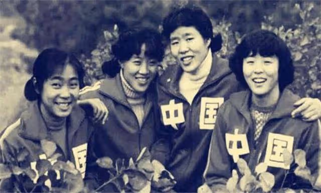 她是女排唯一的五冠王,退役下海經商身家上億,女兒是清華博士