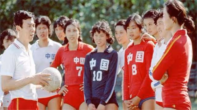 她是女排唯一的五冠王,退役下海經商身家上億,女兒是清華博士