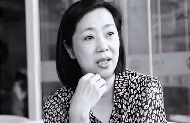 她是女排唯一的五冠王,退役下海經商身家上億,女兒是清華博士