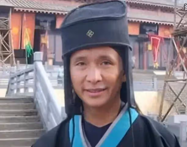 突傳噩耗!50多歲「龍套影帝」曾建疑去世,曾與爾冬升上魯豫有約