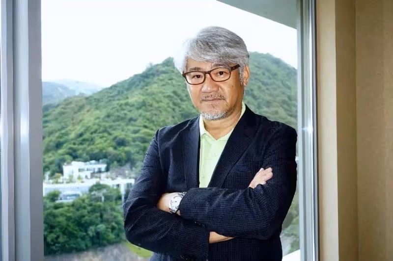 好久不見!66歲知名港星參演TVB新劇,開勞斯萊斯參加活動,大熱天穿皮衣