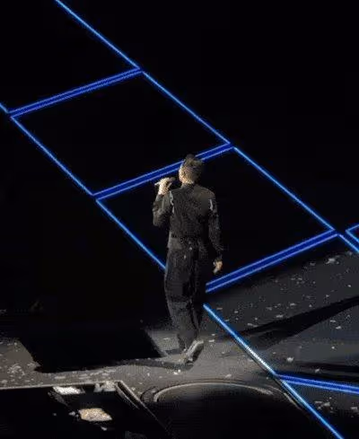 劉德華這一摔,暴露了他的「尷尬處境」,網友:趕緊學學刀郎吧