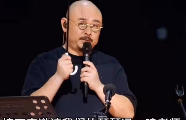 劉德華這一摔,暴露了他的「尷尬處境」,網友:趕緊學學刀郎吧