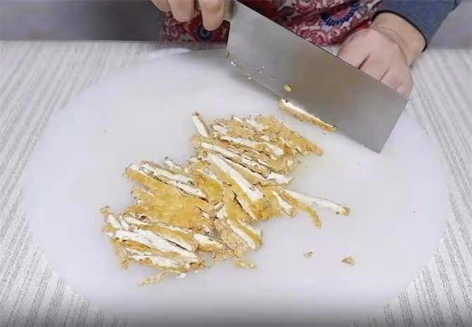 你沒吃過的老豆腐新做法,外酥里嫩,簡單的涼拌豆腐絲,吃著過癮