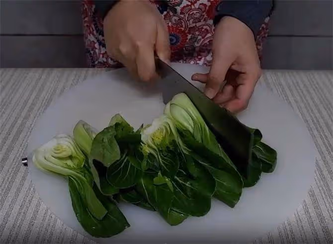 簡單好吃的蒜香油菜做法,三顆油菜一盤菜,簡單易做,先收藏起來