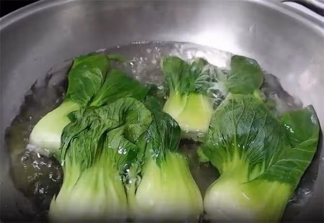 簡單好吃的蒜香油菜做法,三顆油菜一盤菜,簡單易做,先收藏起來