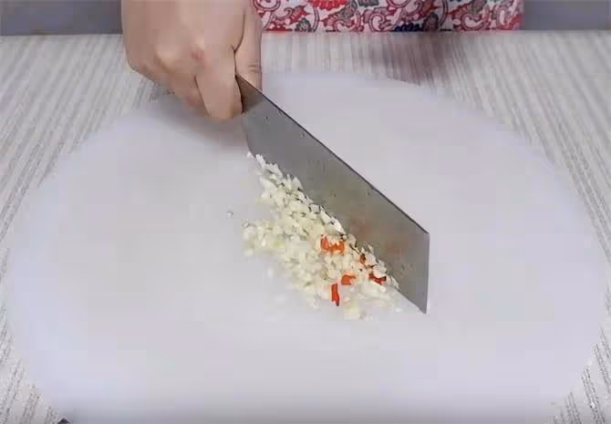 簡單好吃的蒜香油菜做法,三顆油菜一盤菜,簡單易做,先收藏起來