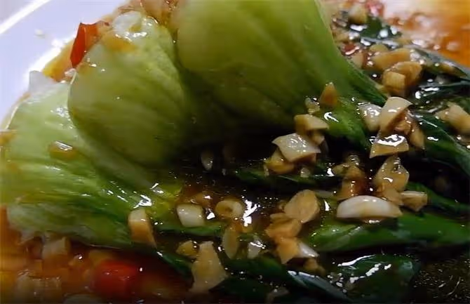 簡單好吃的蒜香油菜做法,三顆油菜一盤菜,簡單易做,先收藏起來