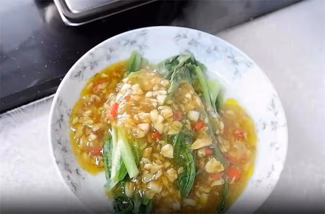 油麥菜新吃法,蒜汁油麥菜,簡單易做好吃,快手菜先收藏起來