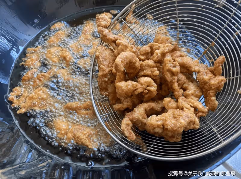 炸酥肉調麵糊,記得用這4樣食材混合,外酥里嫩,放涼了也好吃