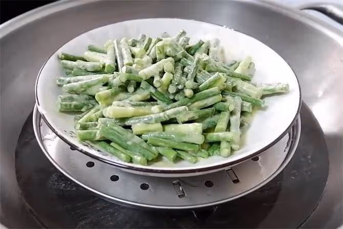 蒜苔不要炒著吃了,試試這個做法,簡單方便,非常不錯的下飯菜
