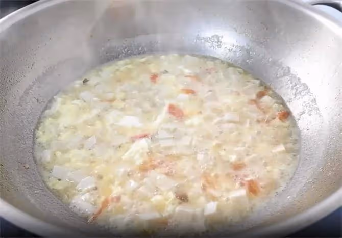 秋天到了,做一個好喝暖胃的菌菇湯,鮮香可口,喝上一碗真不錯