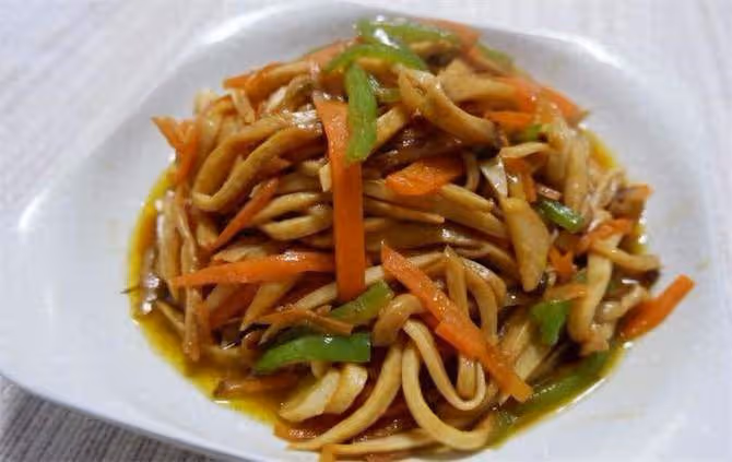杏鮑菇做的家常菜,鮮香好吃又下飯,方法簡單,實用的家常做法