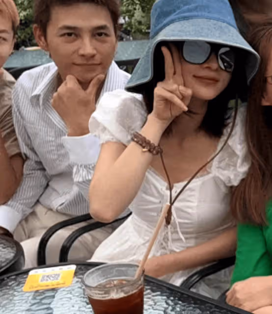 吳謹言洪堯領證第三視角來了,這小細腰,誰懷孕會穿束腰裙?