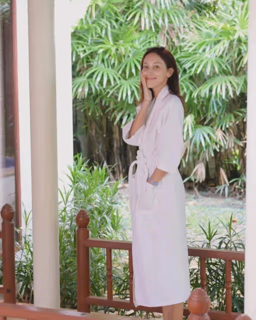 TVB花旦浴袍照大曬性感身材!與兒子嬉水笑的燦爛!宣布封肚不再生