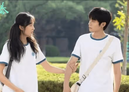 《迎風的青春》一共多少集?《迎風的青春》是什麼年代的?李肆是誰扮演的?