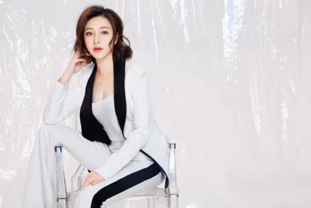 甘婷婷質感大片美出新高度 或霸道冷艷或妖嬈艷麗