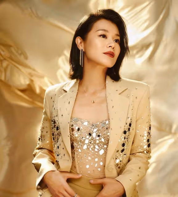 香港知名女星惹懷第四胎疑雲,婚後連生三個兒子,網友:命中缺女