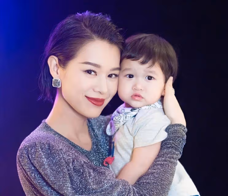 香港知名女星惹懷第四胎疑雲,婚後連生三個兒子,網友:命中缺女