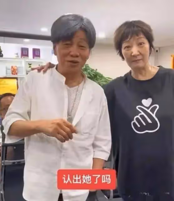 TVB前女星罕見露面,遠離渣男獨自撫養兒女,放下仇恨面相變慈祥