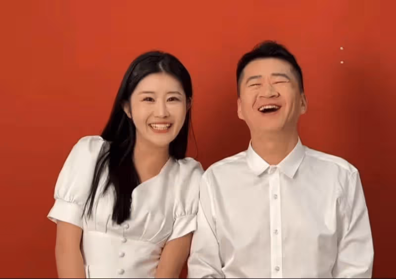 40歲演員李嘉明官宣結婚,女方小18歲,長得漂亮,結婚照曝光