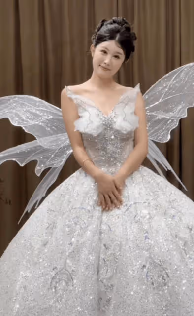 40歲演員李嘉明官宣結婚,女方小18歲,長得漂亮,結婚照曝光