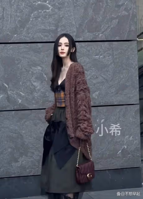 娜扎亮相紐約時裝周,理解別人說美女五官都是清晰的說法了
