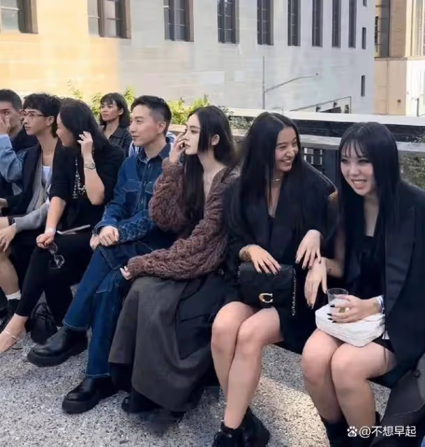 娜扎亮相紐約時裝周,理解別人說美女五官都是清晰的說法了